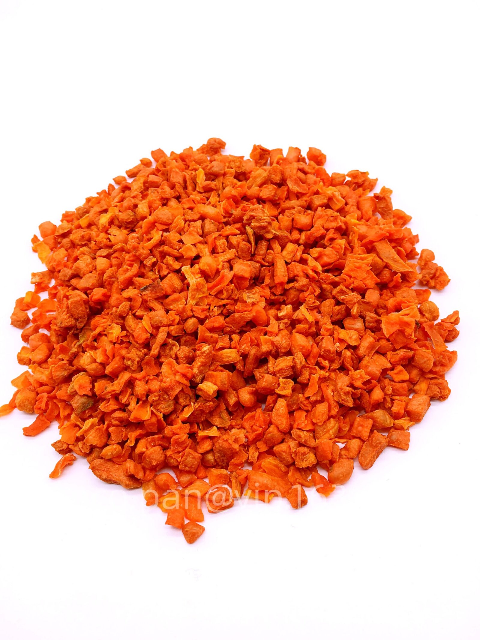 Puffed carrot cubes