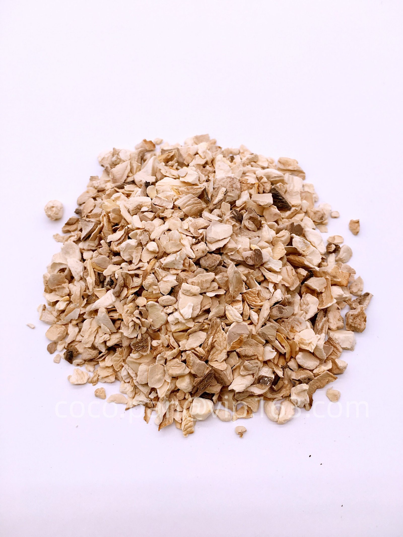 Dried mushroom flakes