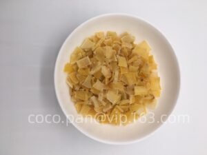 Dried potato flakes